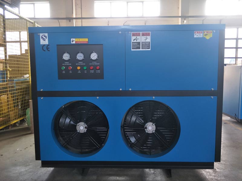 選擇風(fēng)冷型冷干機(jī)的性能